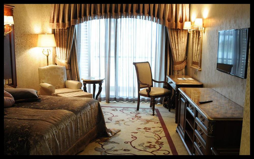 Merit Royal Hotel & Casino Karavas  Luaran gambar